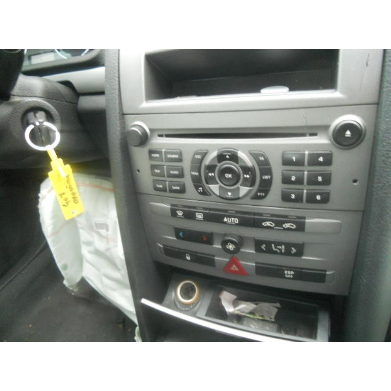 Attache ceinture arriere centrale PEUGEOT 407 Photo n°9