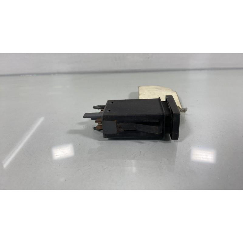 Bouton de warning VOLKSWAGEN PASSAT 4 Photo n°2