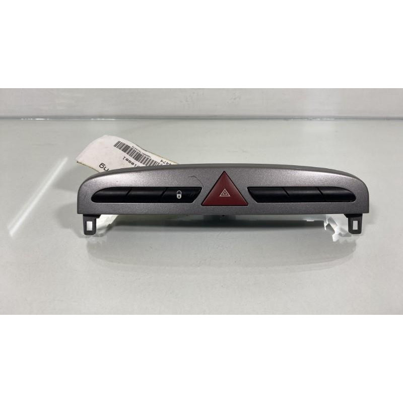 Bouton de warning PEUGEOT 308 1 Photo n°1