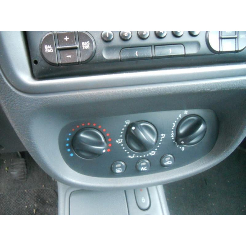 Interrupteur de leve vitre avant gauche RENAULT CLIO 2 Photo n°9