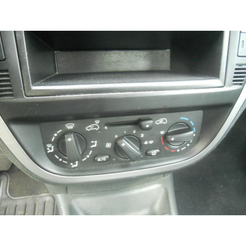 Attache ceinture arriere centrale CITROEN C3 1 Photo n°9