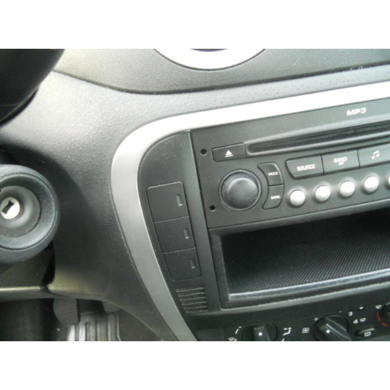 Attache ceinture arriere centrale CITROEN C3 1 Photo n°10