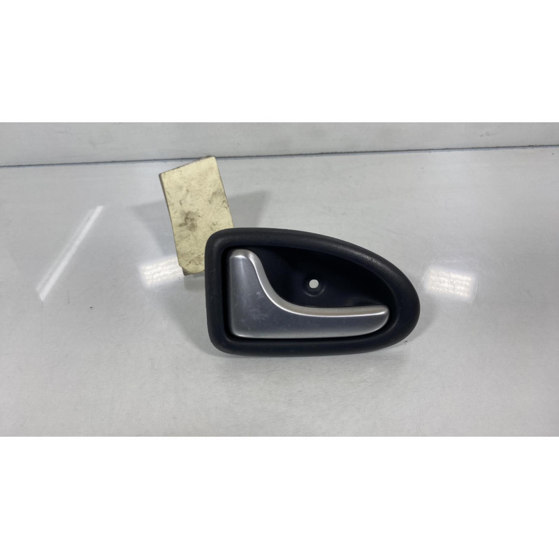 Poignee interieur arriere gauche RENAULT CLIO 2 Photo n°1