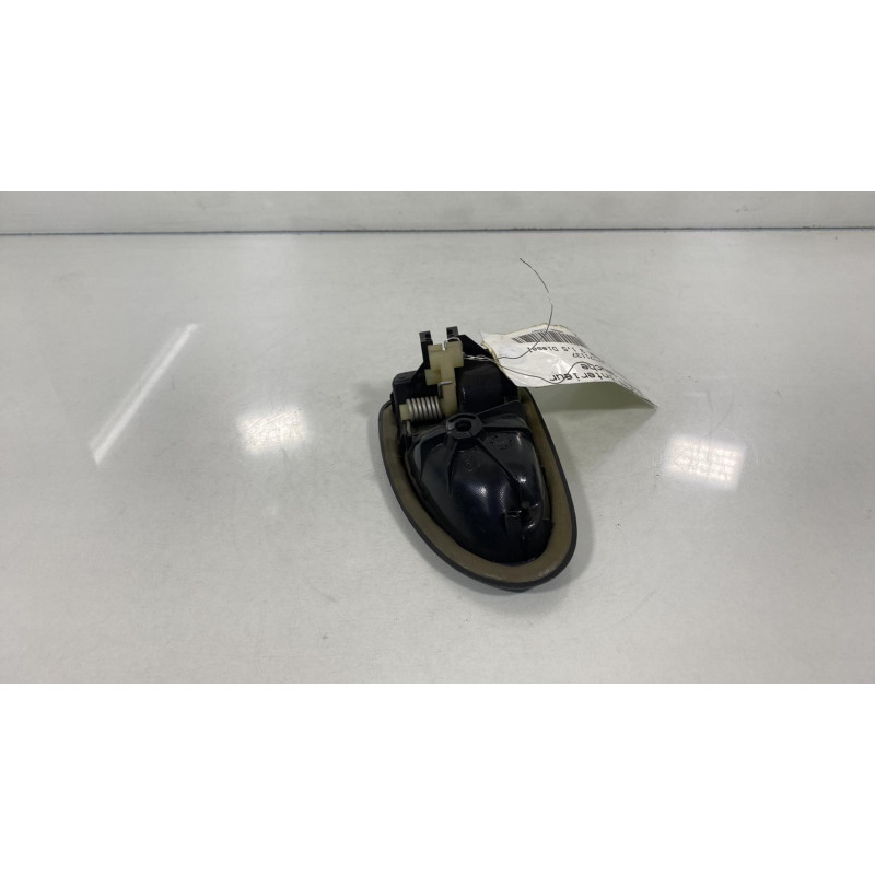 Poignee interieur avant gauche RENAULT CLIO 2 Photo n°3