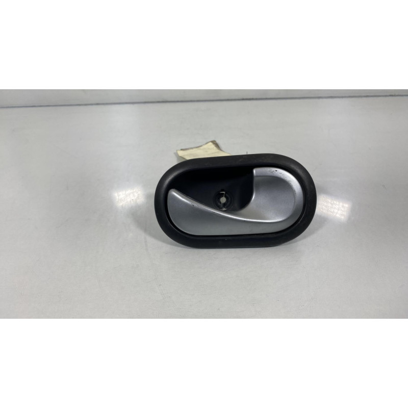Poignee interieur avant droit RENAULT CLIO 3 Photo n°1