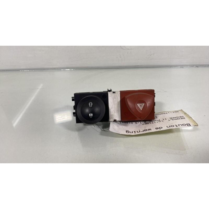 Bouton de warning RENAULT MEGANE 2 Photo n°1