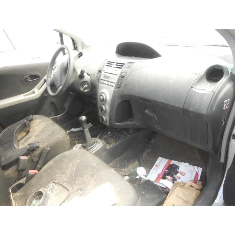 Serrure avant droit TOYOTA YARIS 2 Photo n°9