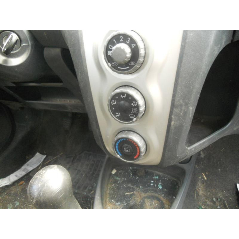 Serrure avant droit TOYOTA YARIS 2 Photo n°10