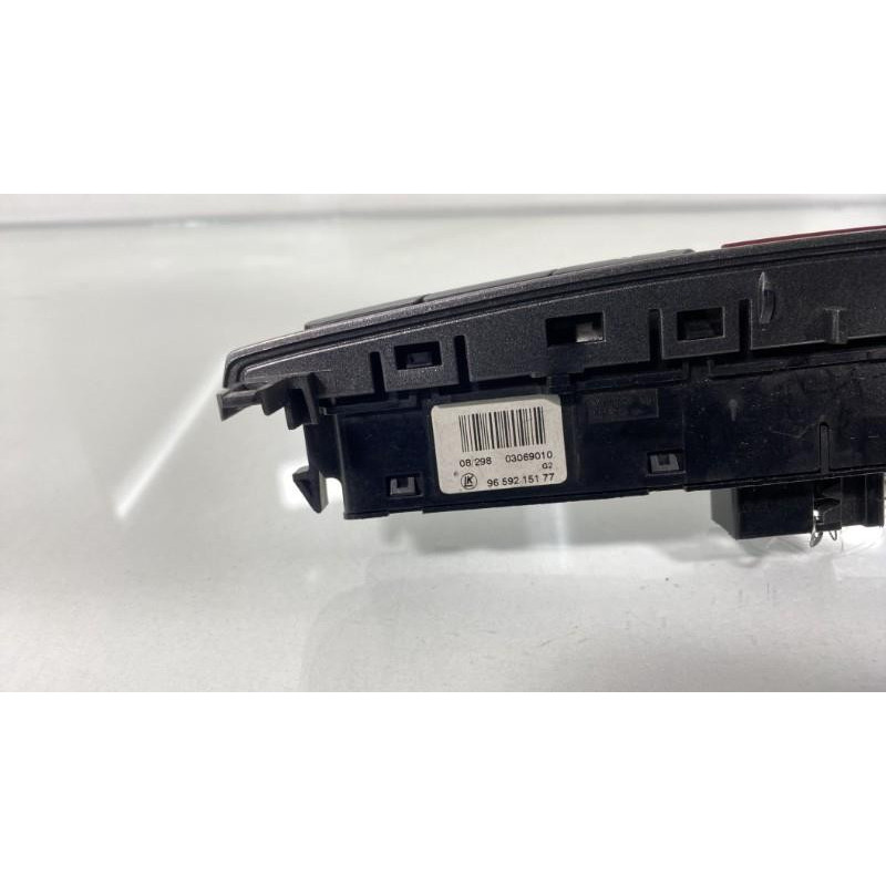 Bouton de warning PEUGEOT 308 1 Photo n°3