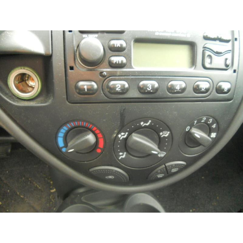 Bouton de warning FORD FOCUS 1 Photo n°9