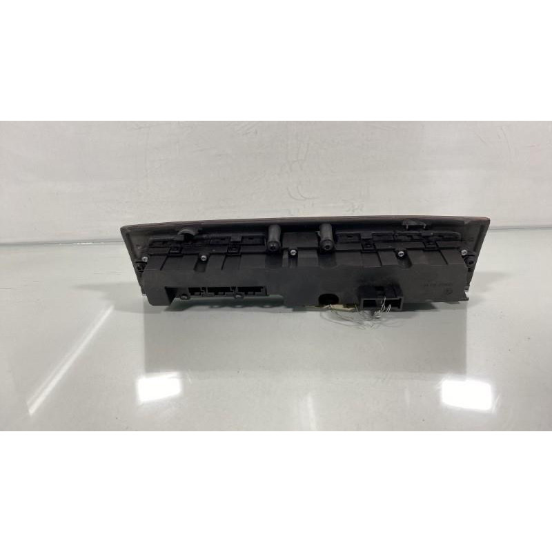 Bouton de warning MERCEDES CLASSE C 203 Photo n°3