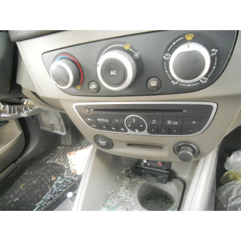 Bouton de warning RENAULT MEGANE 3 Photo n°10