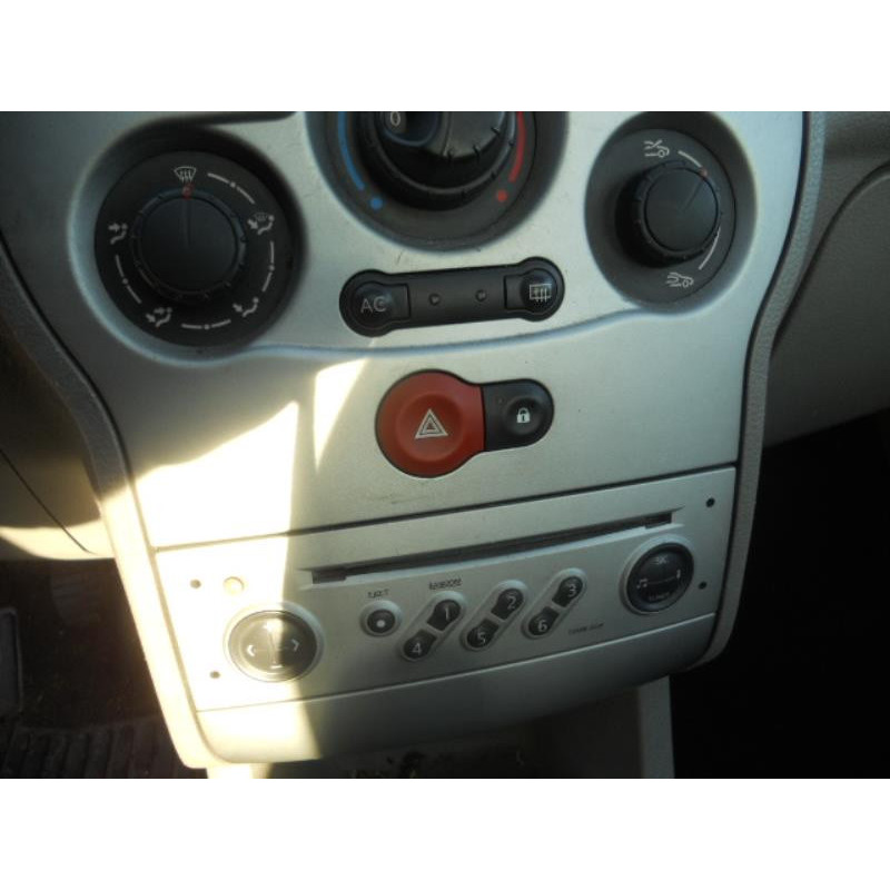 Bouton de warning RENAULT MODUS Photo n°9