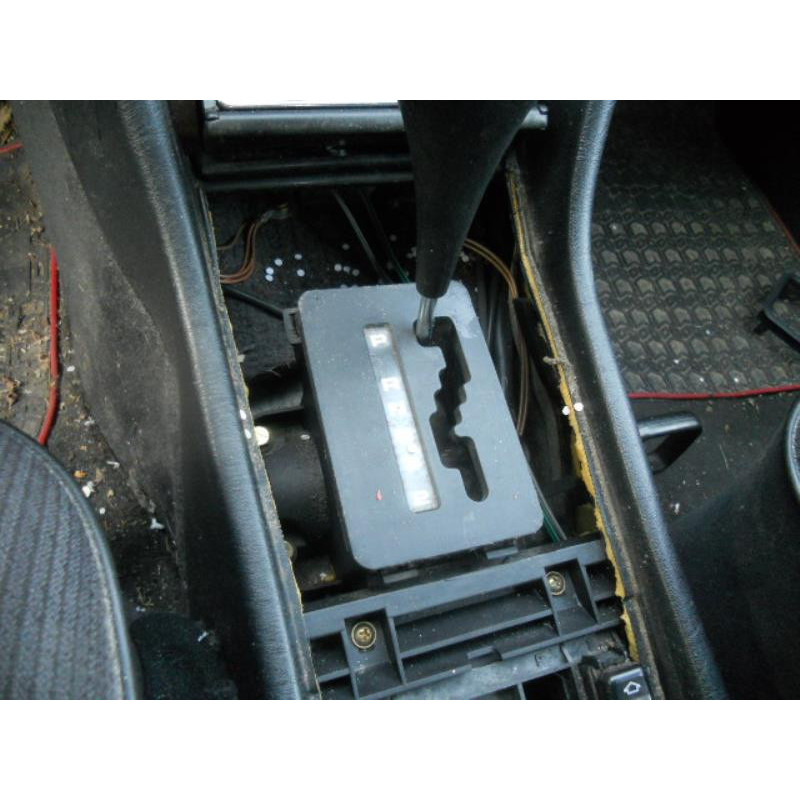 Serrure arriere gauche MERCEDES 300 W124 Photo n°9