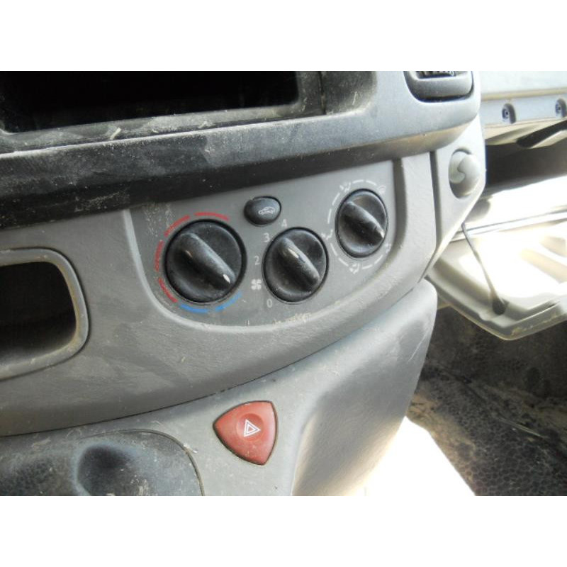 Poignee porte avant gauche RENAULT TRAFIC 2 Photo n°10