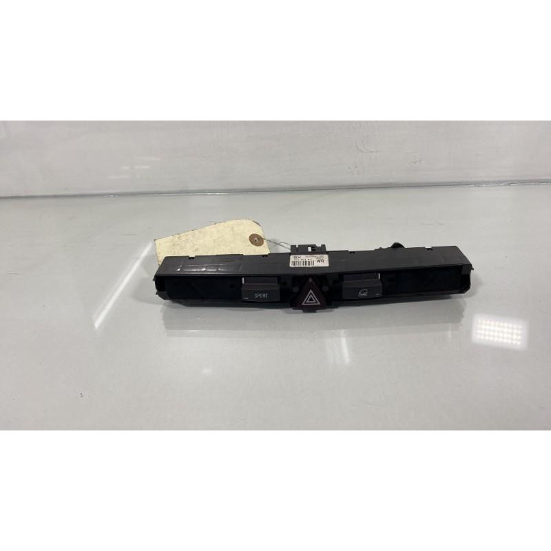 Bouton de warning OPEL ASTRA H Photo n°1