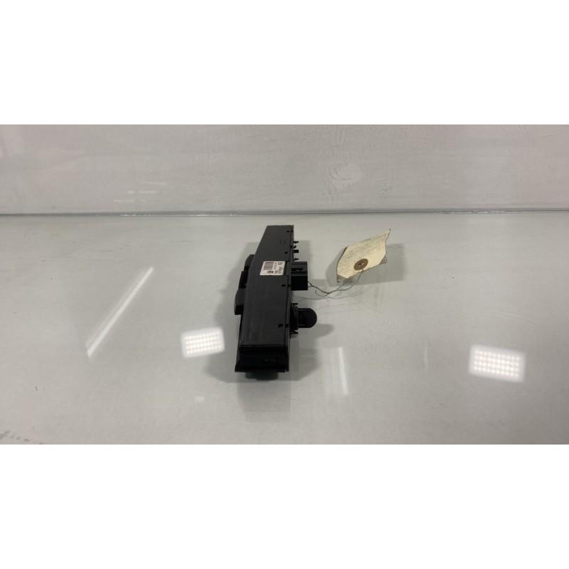 Bouton de warning OPEL ASTRA H Photo n°2
