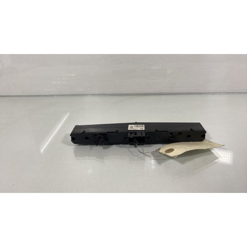 Bouton de warning OPEL ASTRA H Photo n°3
