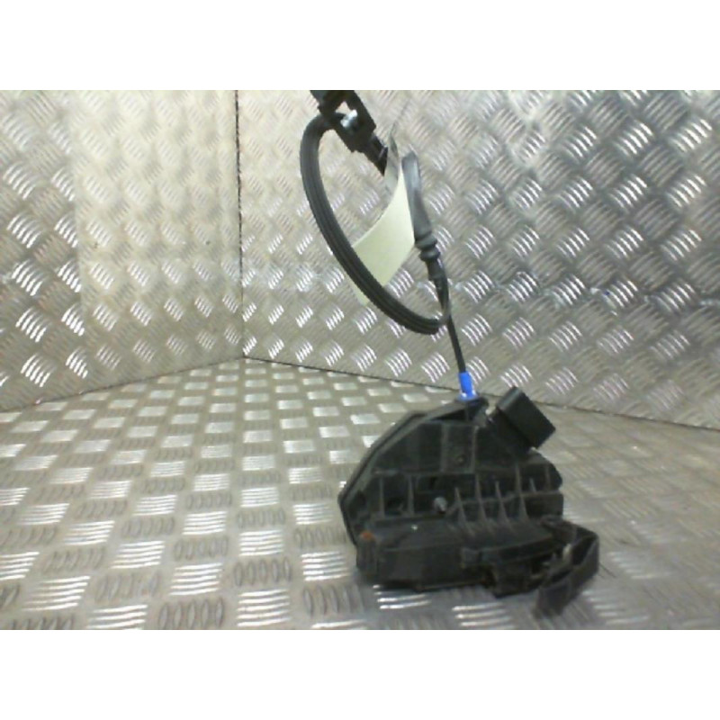 Serrure avant droit FORD FIESTA 6 Photo n°1