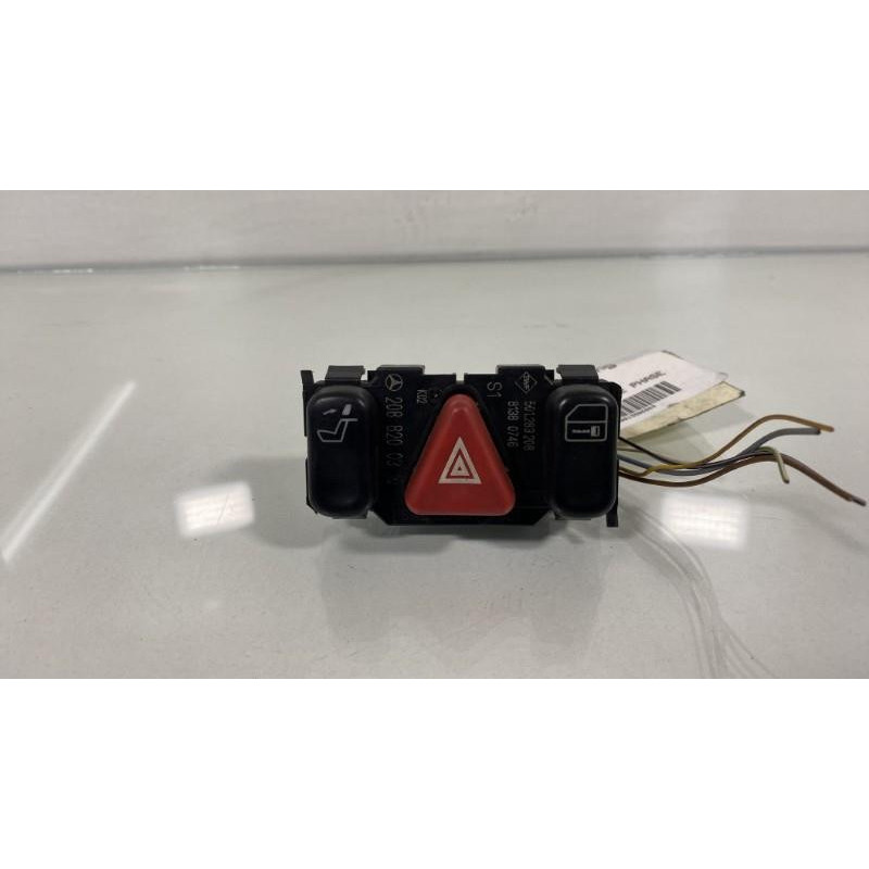 Bouton de warning MERCEDES CLASSE C 202 Photo n°1