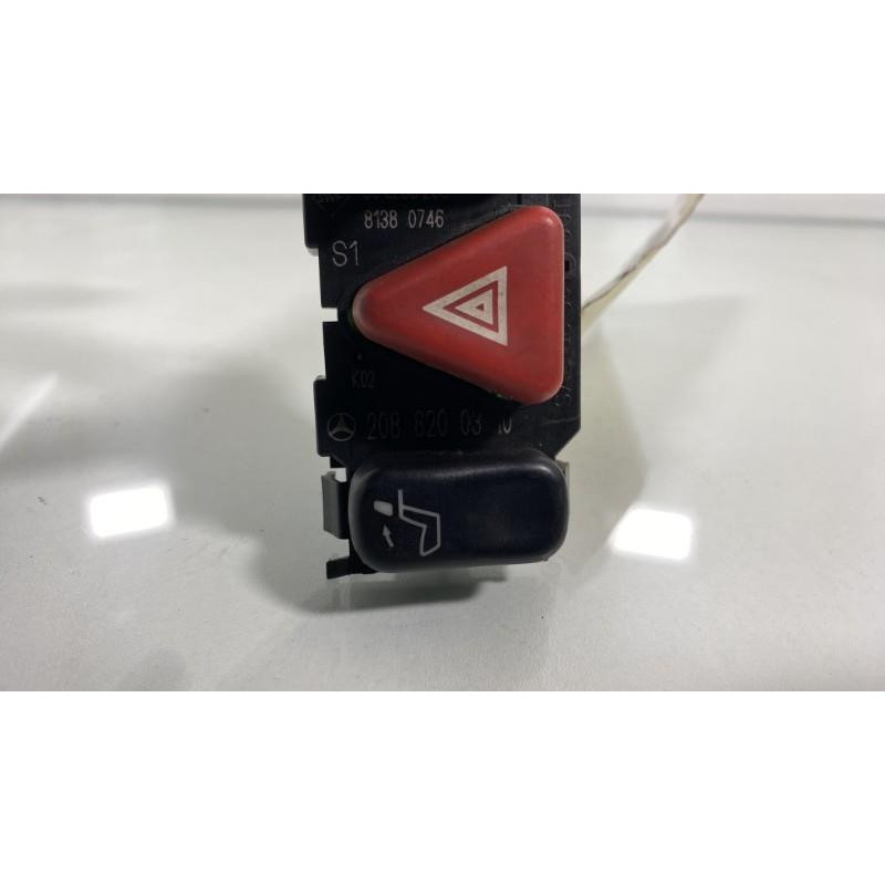 Bouton de warning MERCEDES CLASSE C 202 Photo n°2