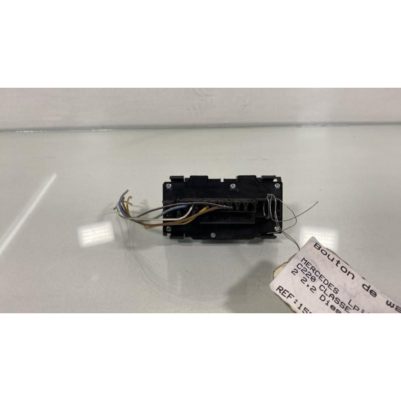 Bouton de warning MERCEDES CLASSE C 202 Photo n°3