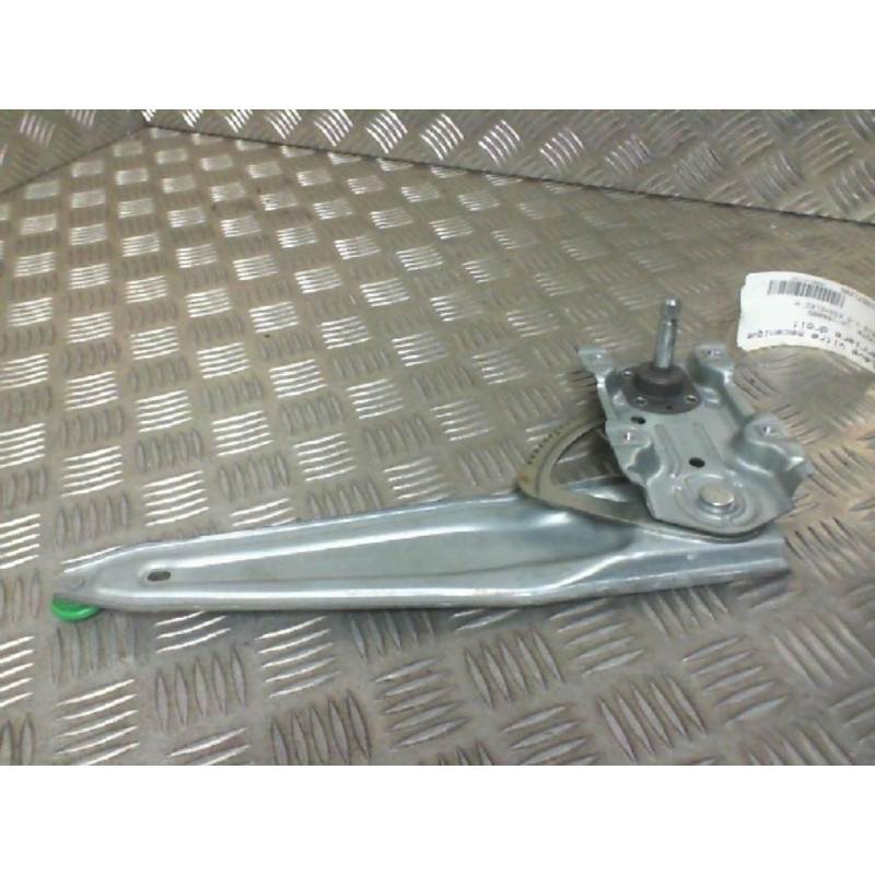 Leve vitre mecanique arriere droit TOYOTA YARIS 3 Photo n°1