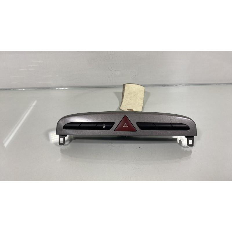 Bouton de warning PEUGEOT 308 1 Photo n°1