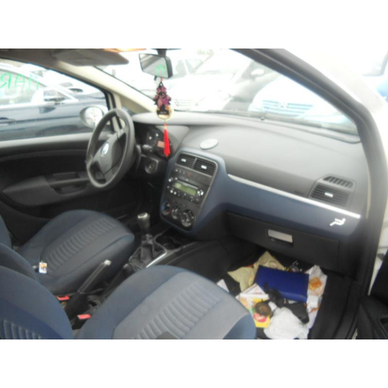 Bouton de warning FIAT GRANDE PUNTO Photo n°8
