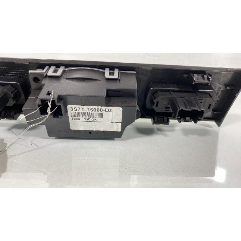 Bouton de warning FORD MONDEO 2 Photo n°3