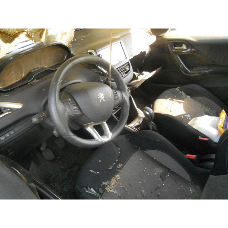 Bouton de warning PEUGEOT 208 1 Photo n°8