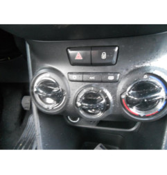 Poignee interieur avant droit PEUGEOT 208 1