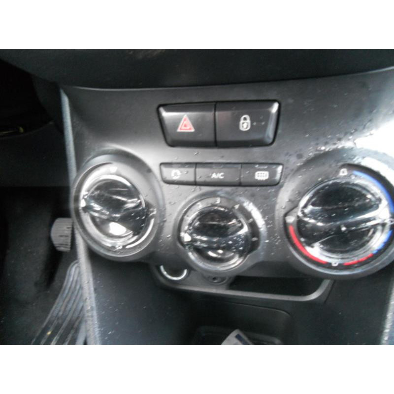 Poignee interieur avant gauche PEUGEOT 208 1 Photo n°10