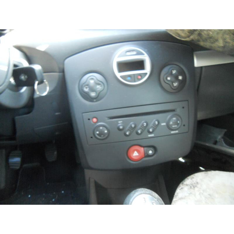 Leve vitre mecanique arriere gauche RENAULT CLIO 3 Photo n°8