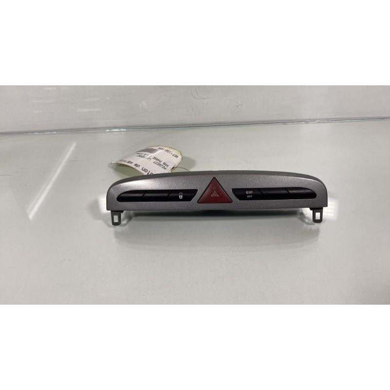 Bouton de warning PEUGEOT 308 1 Photo n°1