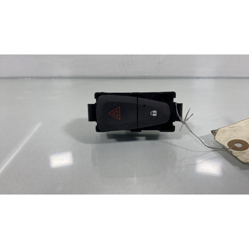 Bouton de warning DACIA LOGAN 2 Photo n°1