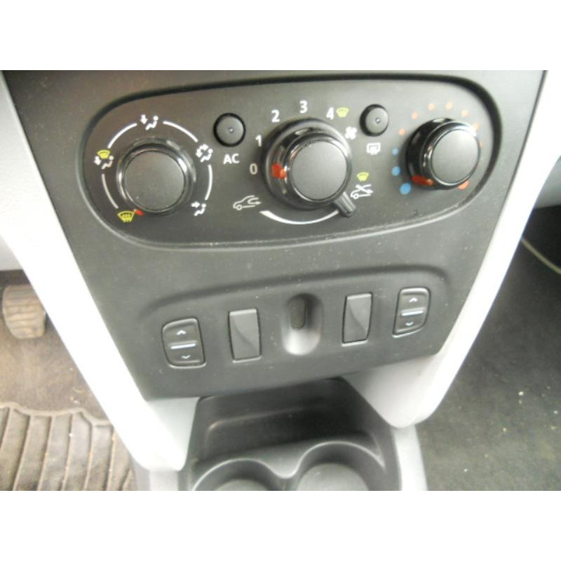 Bouton de warning DACIA LOGAN 2 Photo n°11