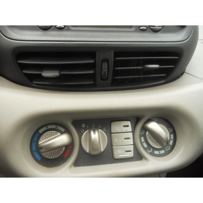 Bouton de warning NISSAN ALMERA TINO Photo n°11