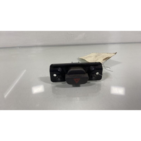 Bouton de warning FORD FIESTA 5 Photo n°1