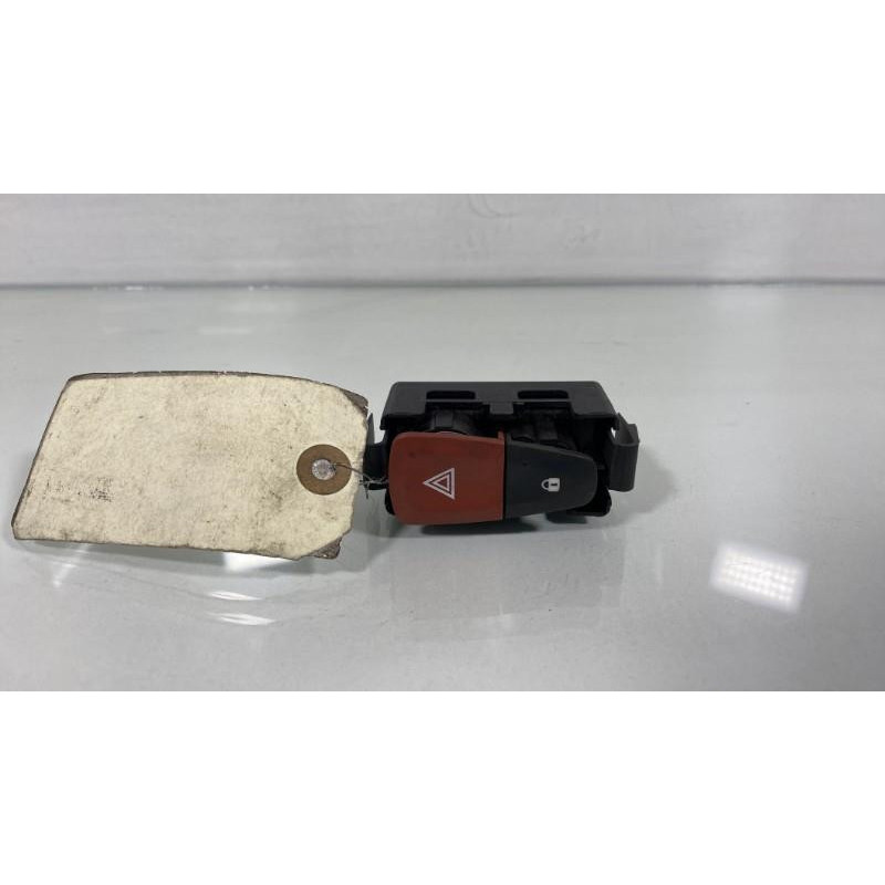 Bouton de warning RENAULT MEGANE 3 Photo n°1