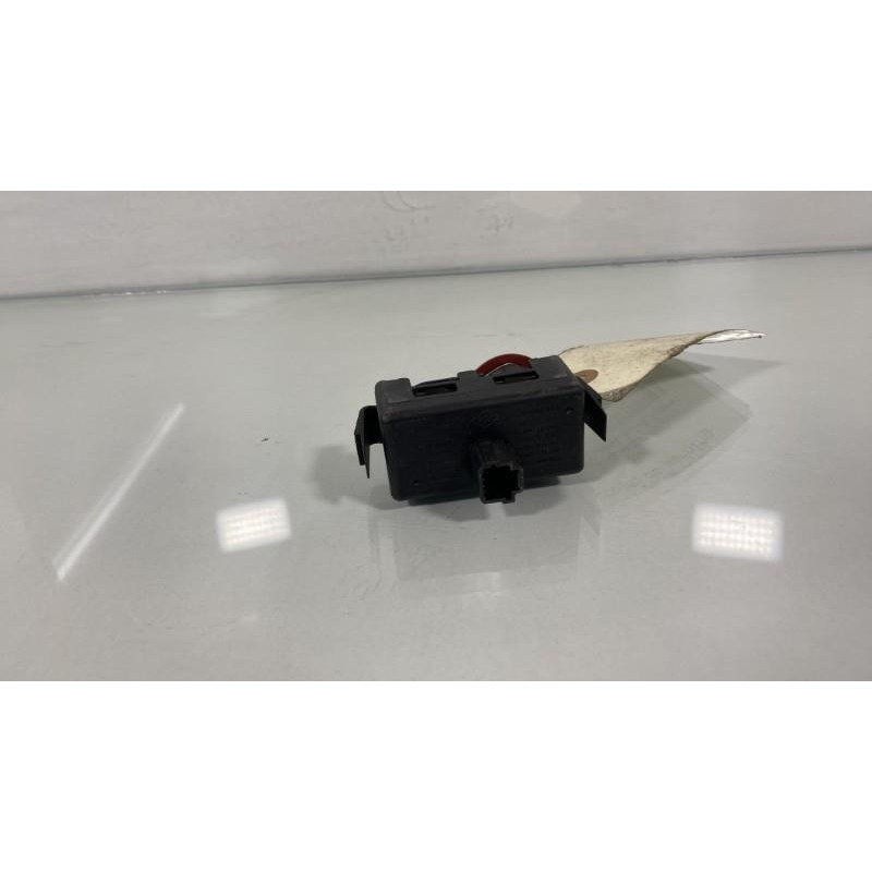 Bouton de warning RENAULT CLIO 3 Photo n°3