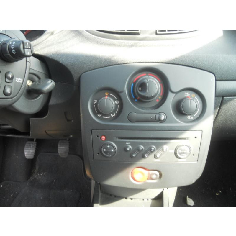 Bouton de warning RENAULT CLIO 3 Photo n°9