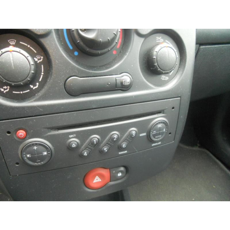 Bouton de warning RENAULT CLIO 3 Photo n°9