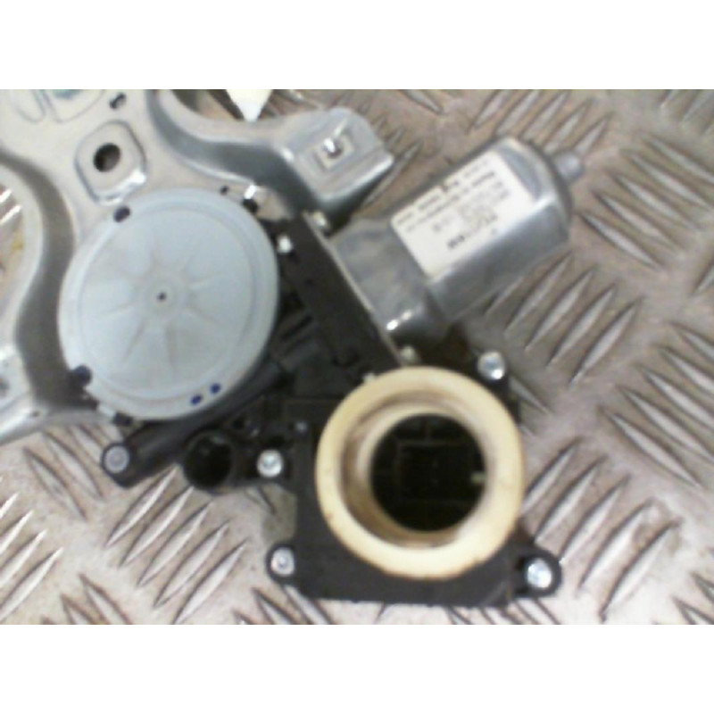 Leve vitre electrique avant gauche TOYOTA YARIS 2 Photo n°2