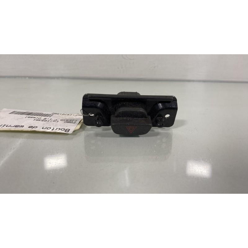 Bouton de warning FORD FIESTA 5 Photo n°1