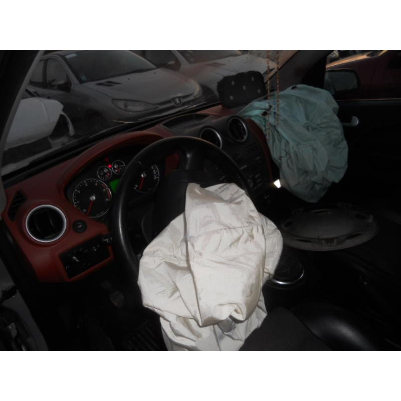 Bouton de warning FORD FIESTA 5 Photo n°9