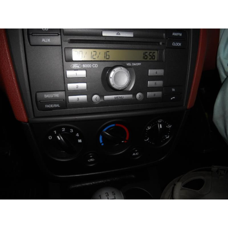 Bouton de warning FORD FIESTA 5 Photo n°10