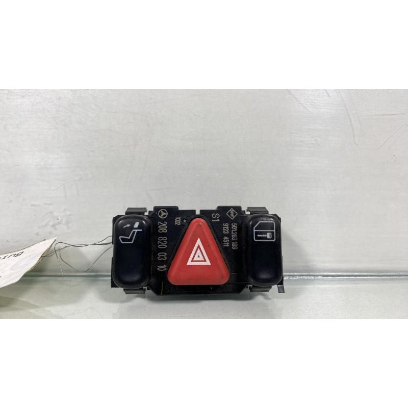 Bouton de warning MERCEDES CLASSE E 210 Photo n°1