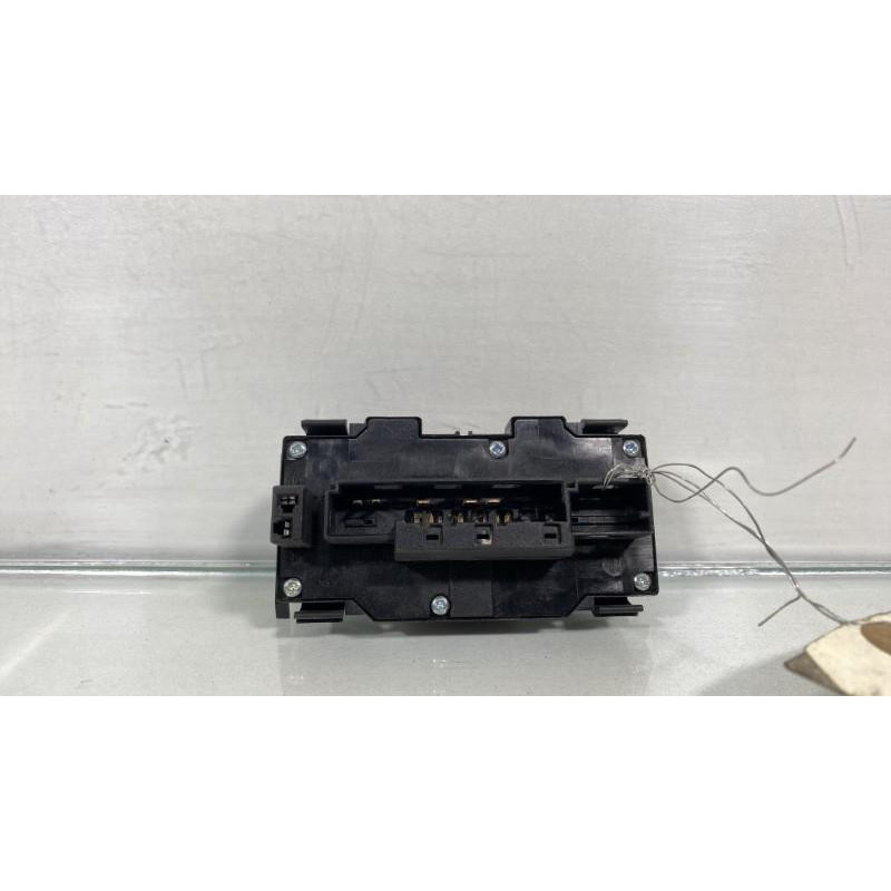 Bouton de warning MERCEDES CLASSE E 210 Photo n°2