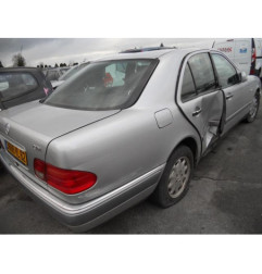 Bouton de warning MERCEDES CLASSE E 210